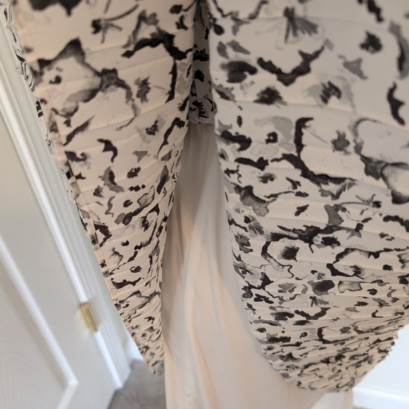 Guess Black and White Pleated Midi Dress for Wedding Guest - Picture 7 of 10